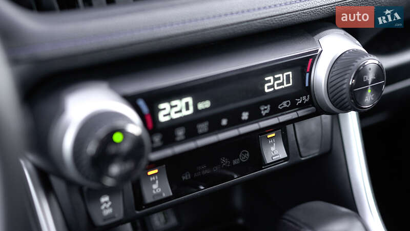 Внедорожник / Кроссовер Toyota RAV4 2023 в Львове