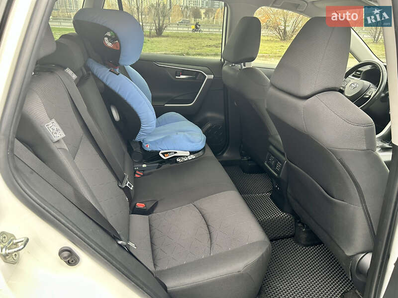 Внедорожник / Кроссовер Toyota RAV4 2019 в Киеве фото 11 Внедорожник / Кроссовер Toyota RAV4 2019 в Киеве