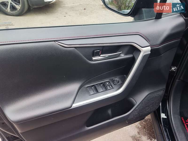 Внедорожник / Кроссовер Toyota RAV4 2019 в Киеве