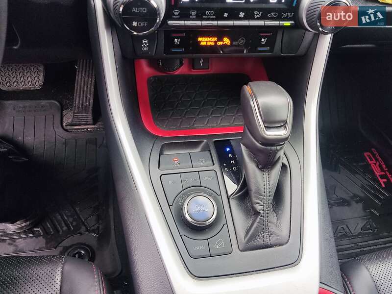 Внедорожник / Кроссовер Toyota RAV4 2019 в Киеве
