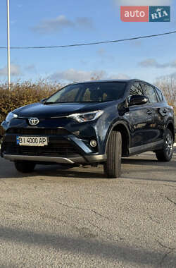 Внедорожник / Кроссовер Toyota RAV4 2017 в Полтаве