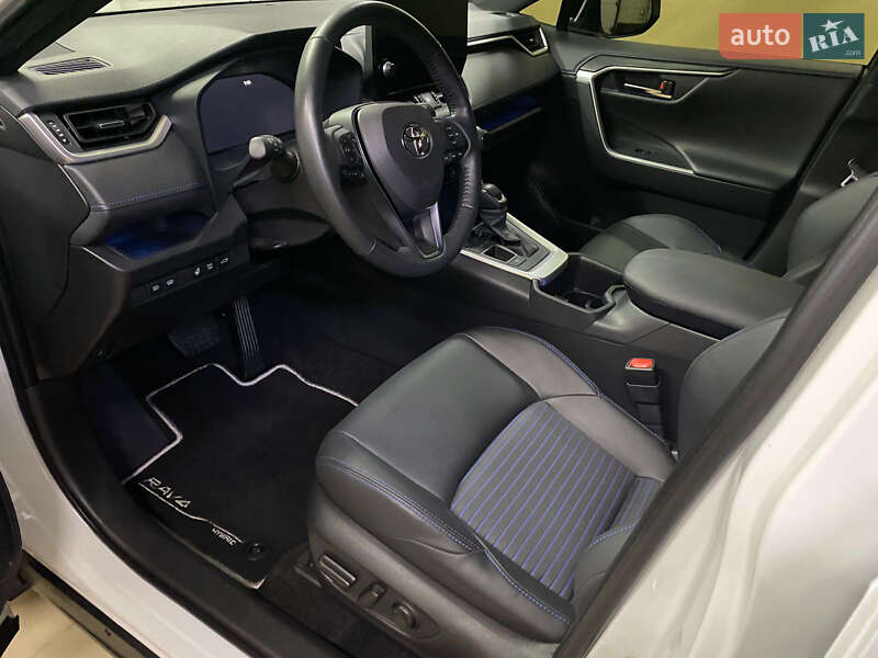 Внедорожник / Кроссовер Toyota RAV4 2024 в Киеве