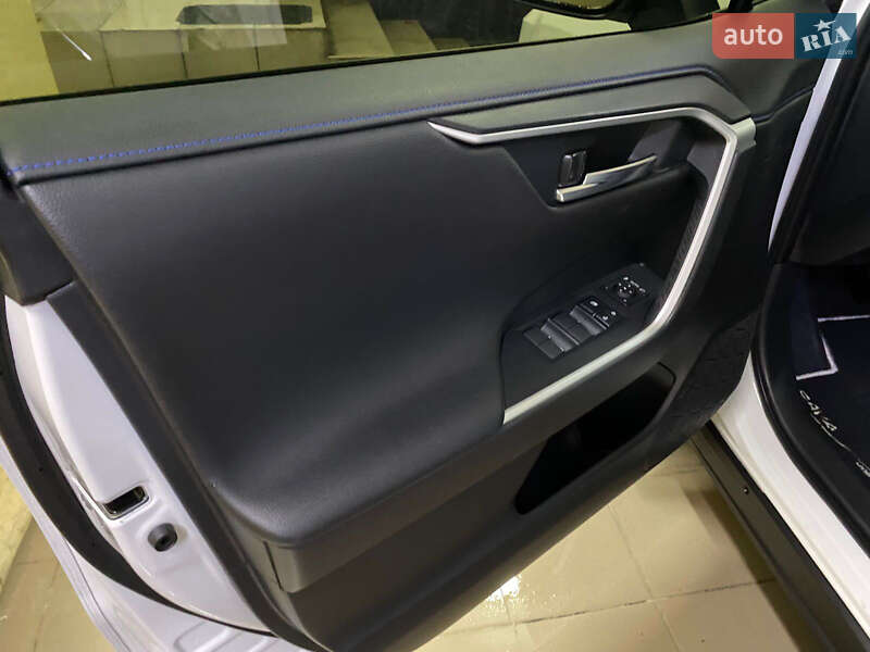 Внедорожник / Кроссовер Toyota RAV4 2024 в Киеве