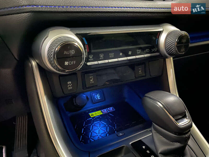 Внедорожник / Кроссовер Toyota RAV4 2024 в Киеве