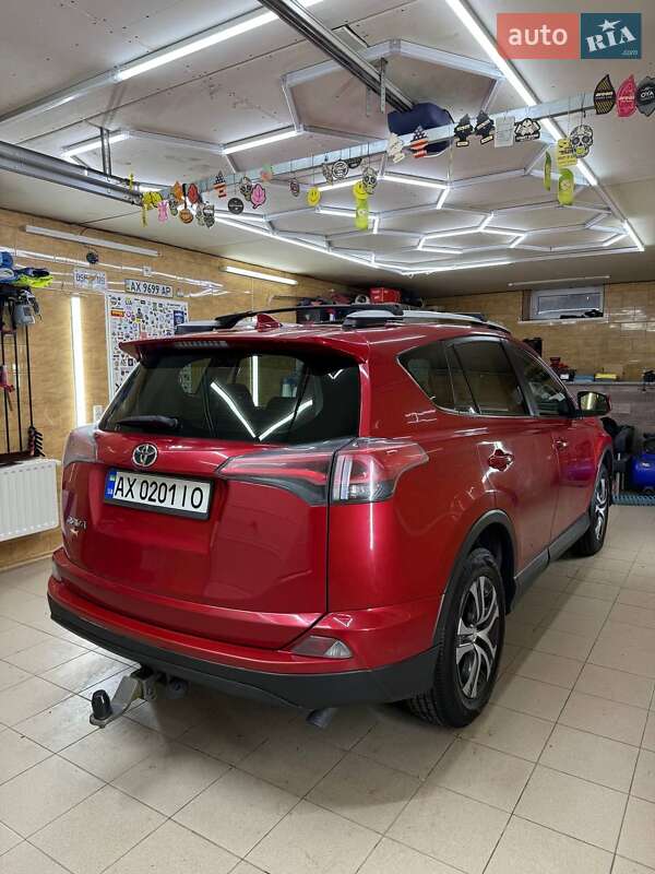 Позашляховик / Кросовер Toyota RAV4 2016 в Харкові