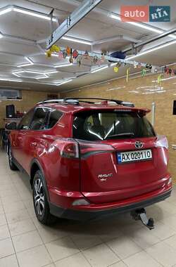 Внедорожник / Кроссовер Toyota RAV4 2016 в Харькове