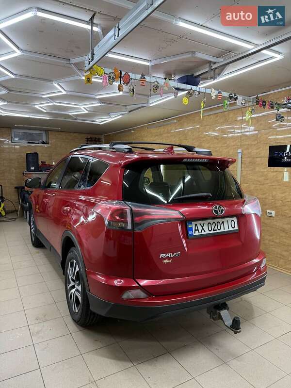Позашляховик / Кросовер Toyota RAV4 2016 в Харкові