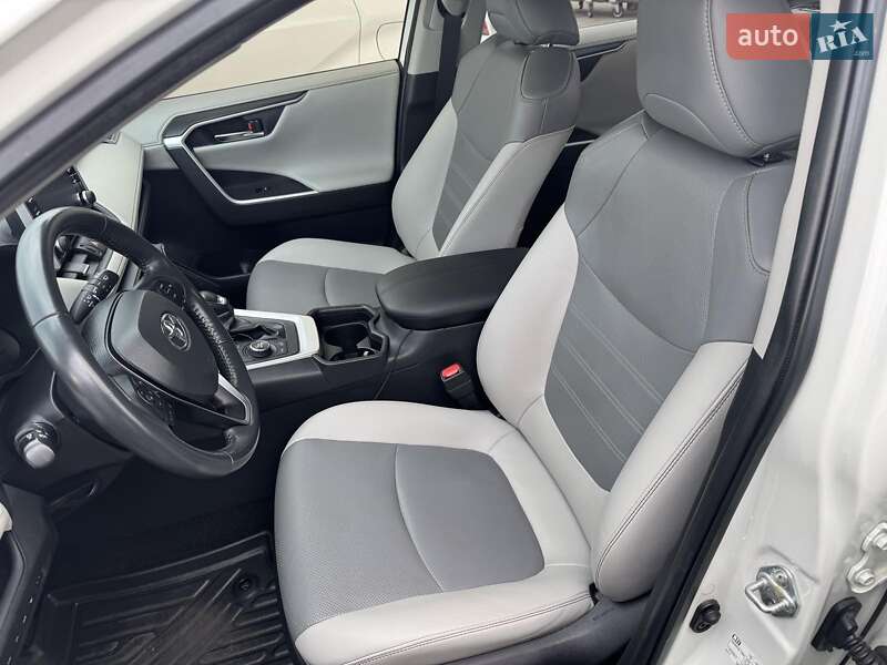 Внедорожник / Кроссовер Toyota RAV4 2019 в Киеве фото 18 Внедорожник / Кроссовер Toyota RAV4 2019 в Киеве