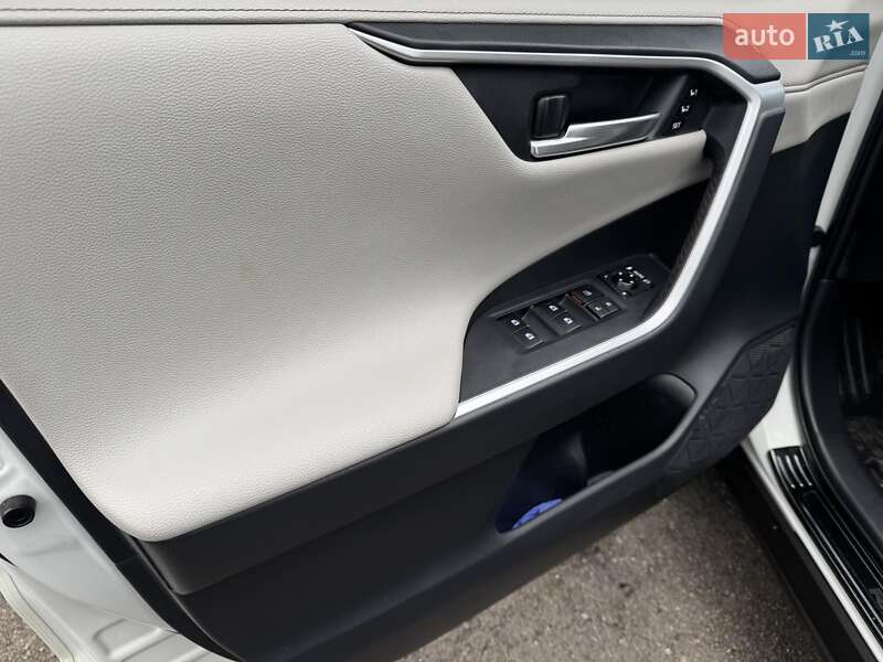 Внедорожник / Кроссовер Toyota RAV4 2019 в Киеве фото 13 Внедорожник / Кроссовер Toyota RAV4 2019 в Киеве