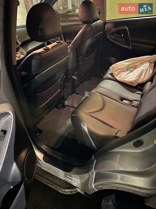 Позашляховик / Кросовер Toyota RAV4 2007 в Коростені
