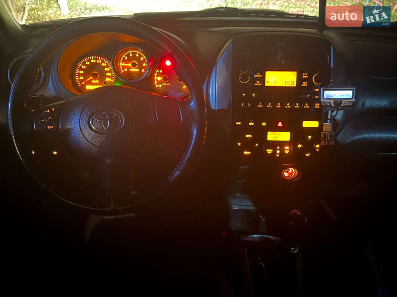 Внедорожник / Кроссовер Toyota RAV4 2005 в Тячеве