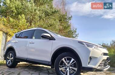Внедорожник / Кроссовер Toyota RAV4 2018 в Ровно