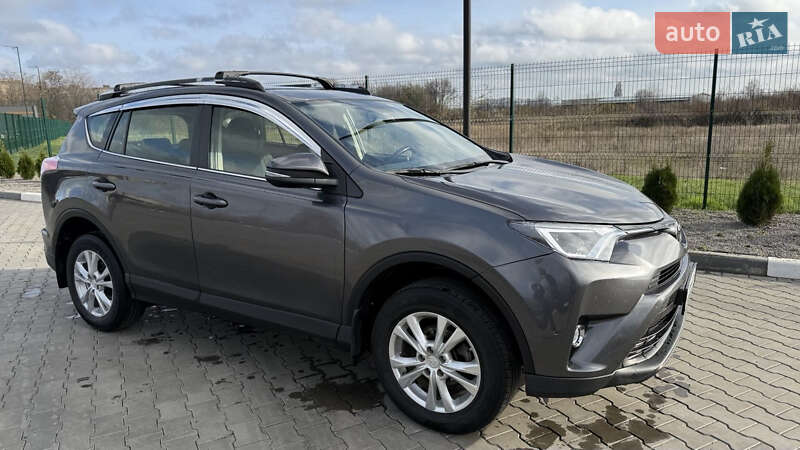 Внедорожник / Кроссовер Toyota RAV4 2016 в Киеве