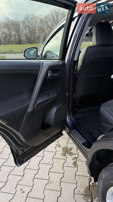 Внедорожник / Кроссовер Toyota RAV4 2016 в Киеве