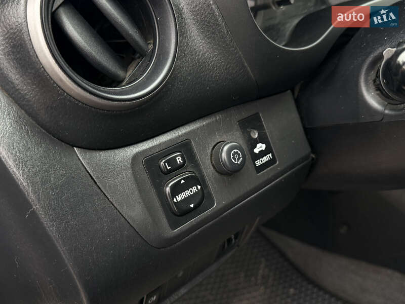 Позашляховик / Кросовер Toyota RAV4 2004 в Одесі фото 15 Позашляховик / Кросовер Toyota RAV4 2004 в Одесі