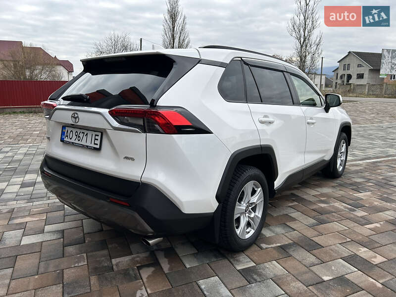 Внедорожник / Кроссовер Toyota RAV4 2019 в Тячеве