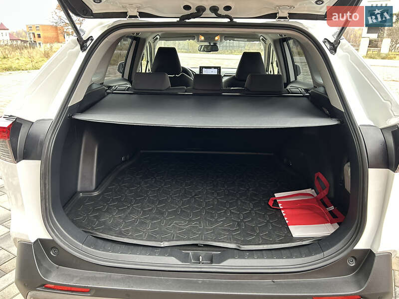 Внедорожник / Кроссовер Toyota RAV4 2019 в Тячеве