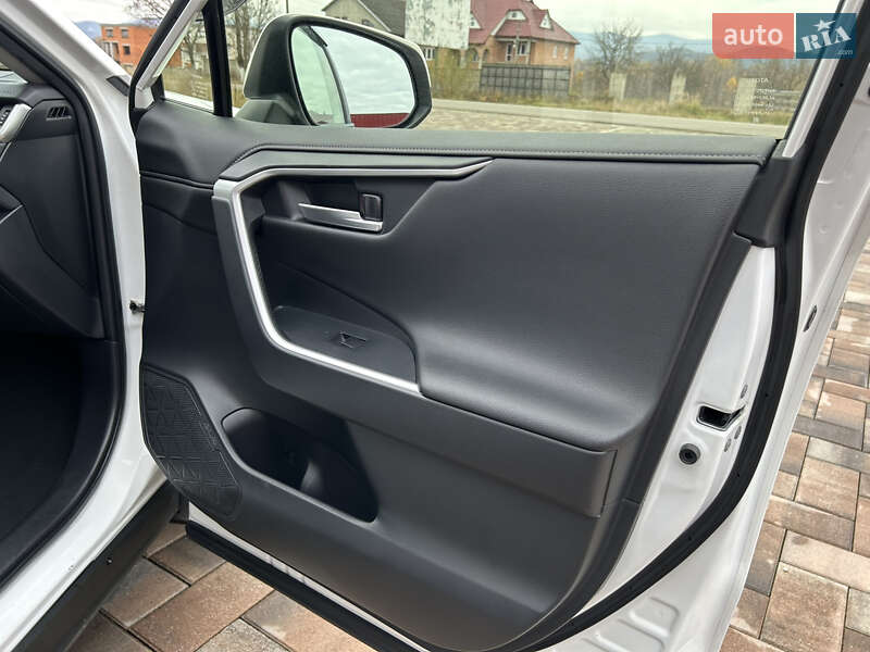 Внедорожник / Кроссовер Toyota RAV4 2019 в Тячеве