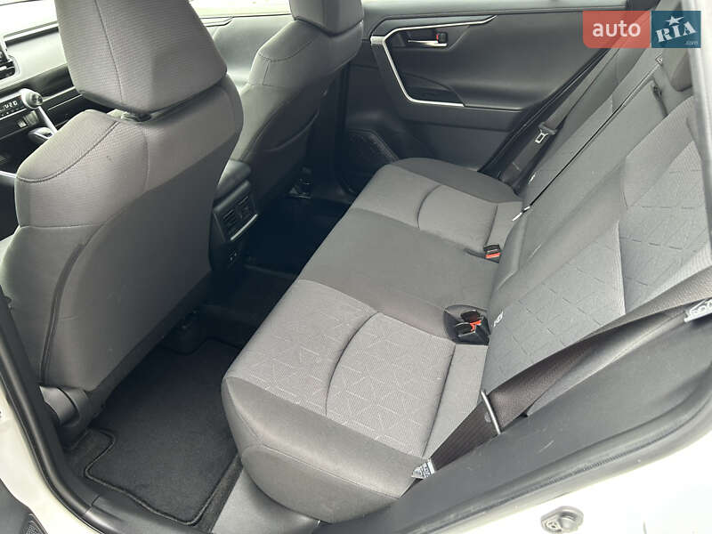 Внедорожник / Кроссовер Toyota RAV4 2019 в Тячеве