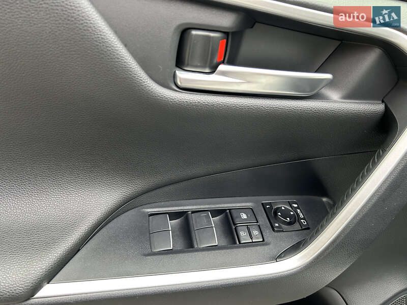 Внедорожник / Кроссовер Toyota RAV4 2019 в Тячеве