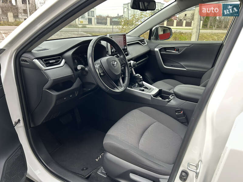 Внедорожник / Кроссовер Toyota RAV4 2019 в Тячеве