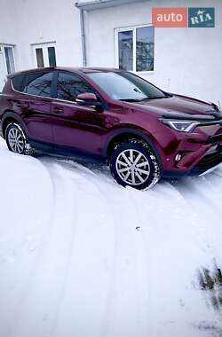 Позашляховик / Кросовер Toyota RAV4 2017 в Івано-Франківську