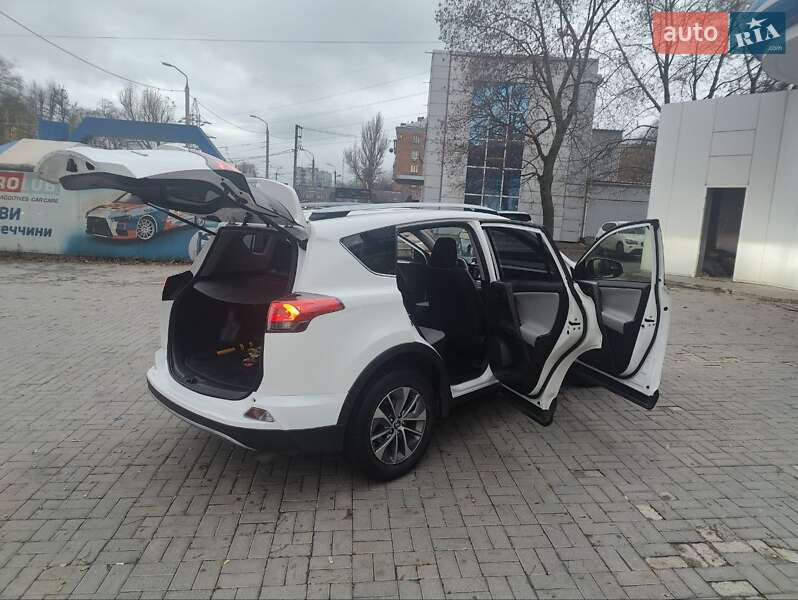 Позашляховик / Кросовер Toyota RAV4 2018 в Дніпрі фото 7 Позашляховик / Кросовер Toyota RAV4 2018 в Дніпрі