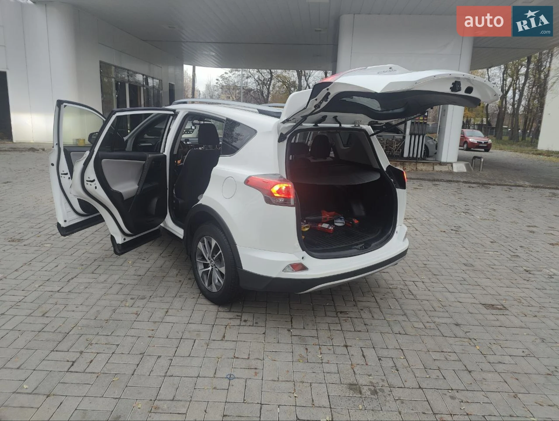 2018 Toyota RAV 4 - мініатюра 10
