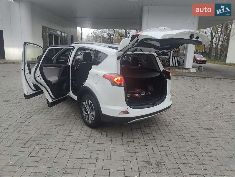 Позашляховик / Кросовер Toyota RAV4 2018 в Дніпрі фото 10 Позашляховик / Кросовер Toyota RAV4 2018 в Дніпрі