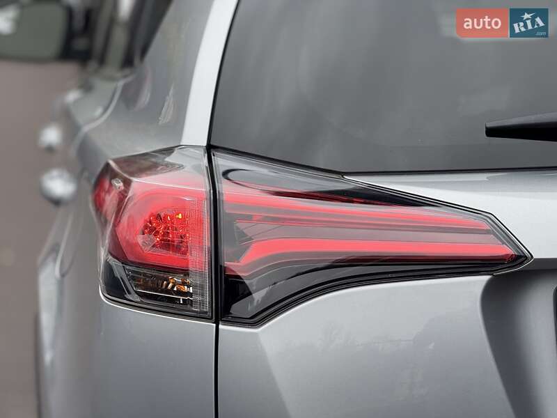 Внедорожник / Кроссовер Toyota RAV4 2018 в Киеве