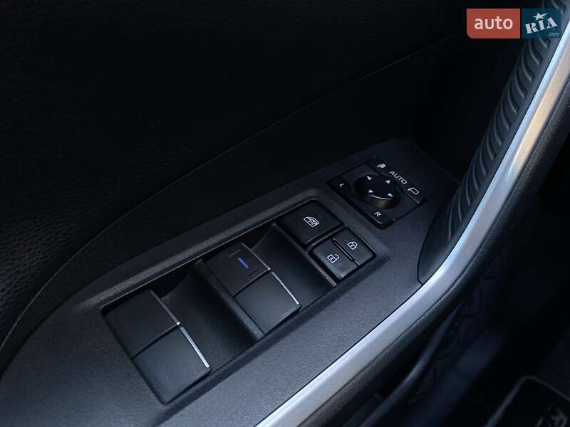 Внедорожник / Кроссовер Toyota RAV4 2020 в Одессе фото 21 Внедорожник / Кроссовер Toyota RAV4 2020 в Одессе