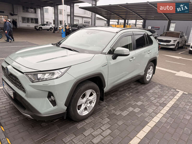 Внедорожник / Кроссовер Toyota RAV4 2021 в Киеве