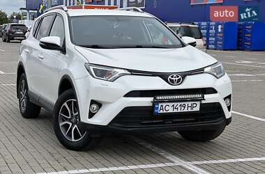 Внедорожник / Кроссовер Toyota RAV4 2018 в Нововолынске