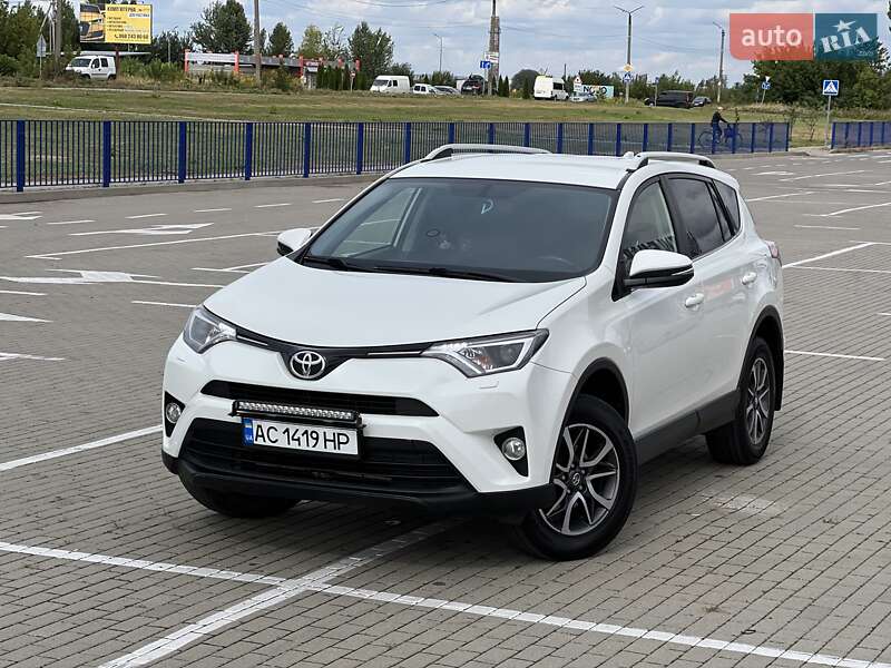 Внедорожник / Кроссовер Toyota RAV4 2018 в Нововолынске фото 12 Внедорожник / Кроссовер Toyota RAV4 2018 в Нововолынске