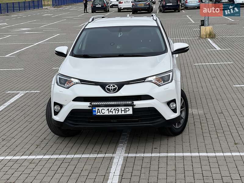 Внедорожник / Кроссовер Toyota RAV4 2018 в Нововолынске фото 15 Внедорожник / Кроссовер Toyota RAV4 2018 в Нововолынске