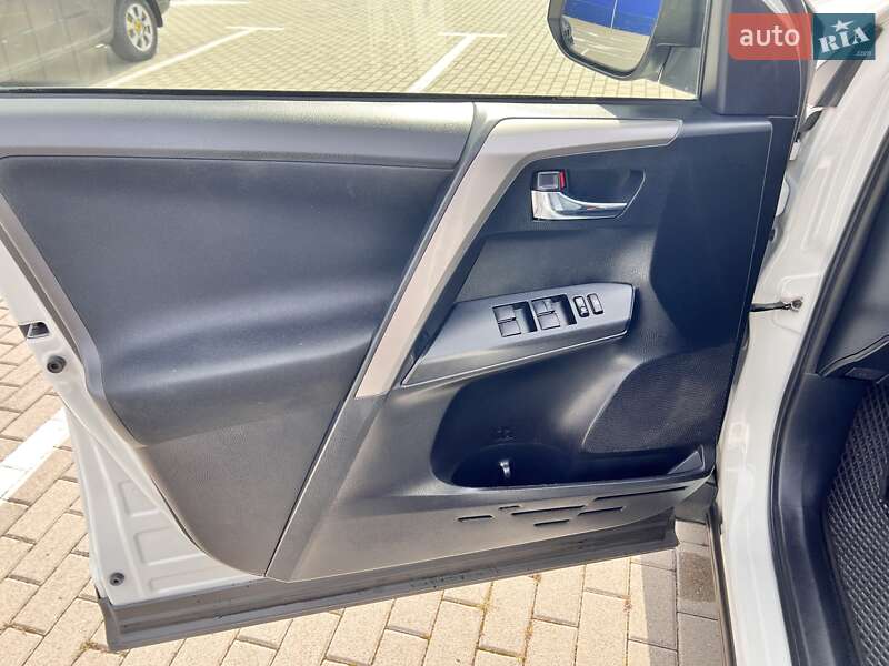 Внедорожник / Кроссовер Toyota RAV4 2018 в Нововолынске фото 108 Внедорожник / Кроссовер Toyota RAV4 2018 в Нововолынске