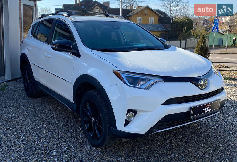 Позашляховик / Кросовер Toyota RAV4 2018 в Івано-Франківську