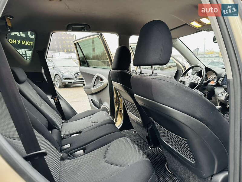 Внедорожник / Кроссовер Toyota RAV4 2009 в Харькове