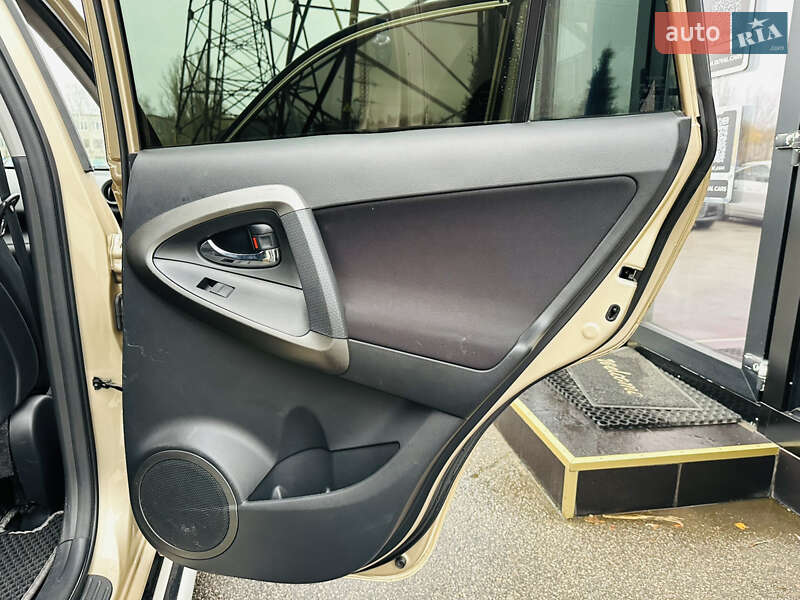 Внедорожник / Кроссовер Toyota RAV4 2009 в Харькове