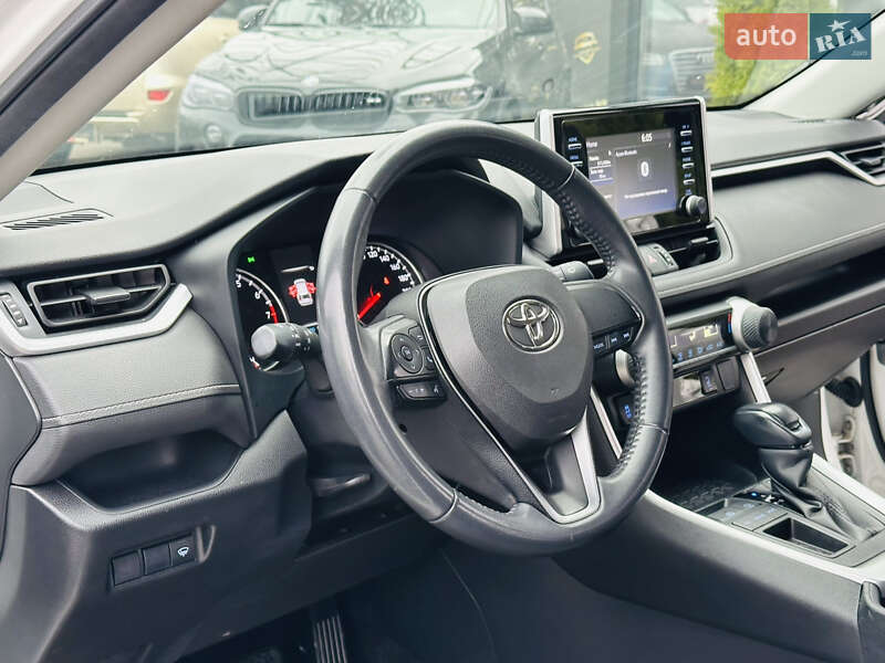 Внедорожник / Кроссовер Toyota RAV4 2021 в Харькове