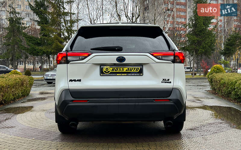 Позашляховик / Кросовер Toyota RAV4 2021 в Львові