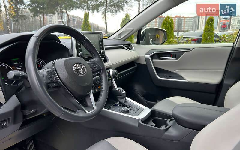 Позашляховик / Кросовер Toyota RAV4 2021 в Львові