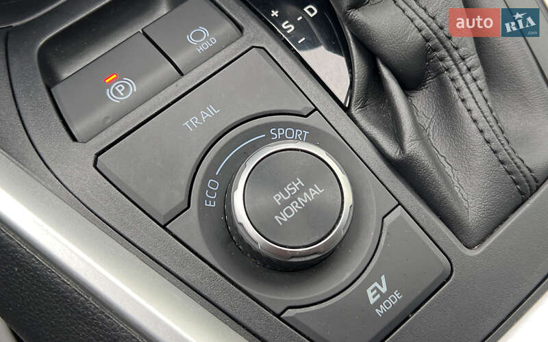 Позашляховик / Кросовер Toyota RAV4 2021 в Львові