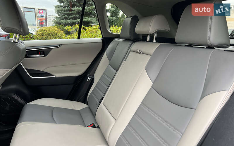 Позашляховик / Кросовер Toyota RAV4 2021 в Львові