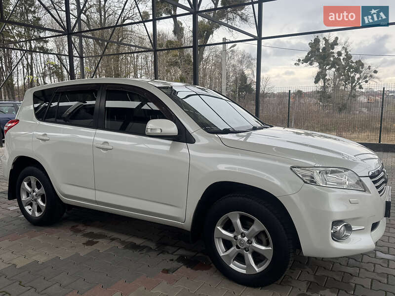 Внедорожник / Кроссовер Toyota RAV4 2011 в Виннице