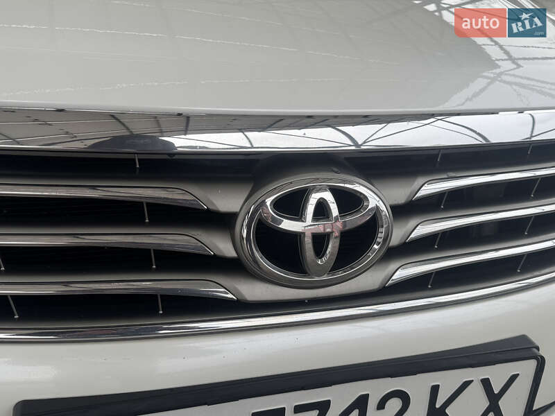 Внедорожник / Кроссовер Toyota RAV4 2011 в Виннице