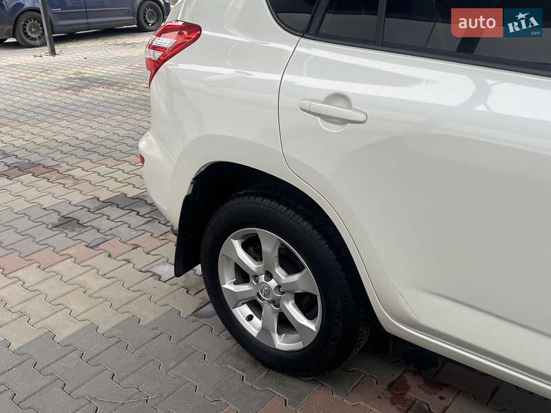 Внедорожник / Кроссовер Toyota RAV4 2011 в Виннице