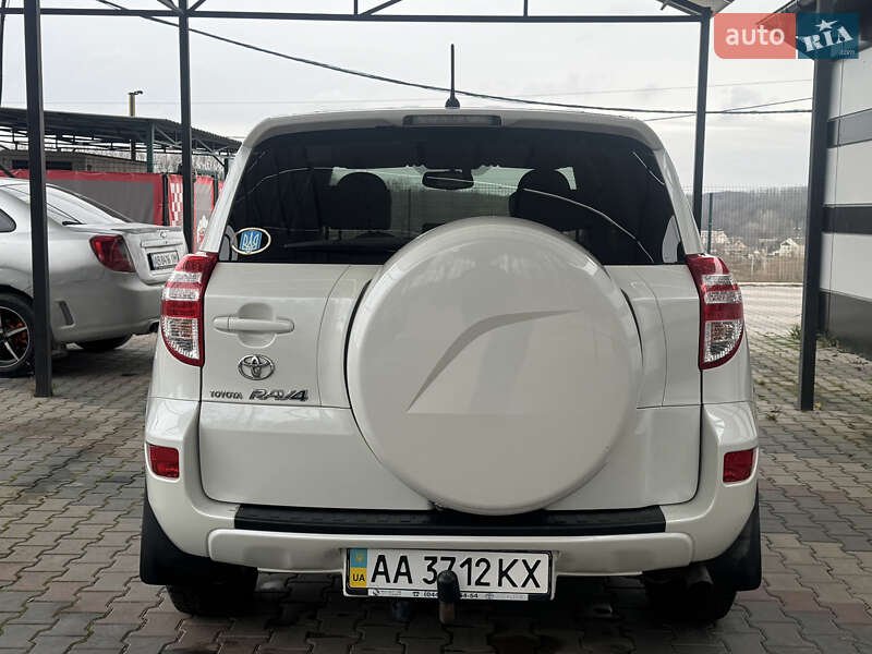 Внедорожник / Кроссовер Toyota RAV4 2011 в Виннице