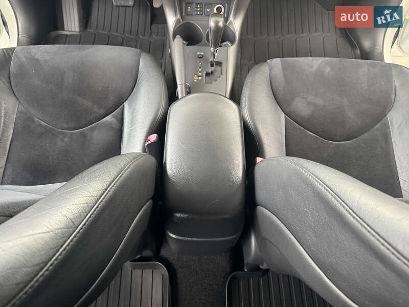 Внедорожник / Кроссовер Toyota RAV4 2011 в Виннице