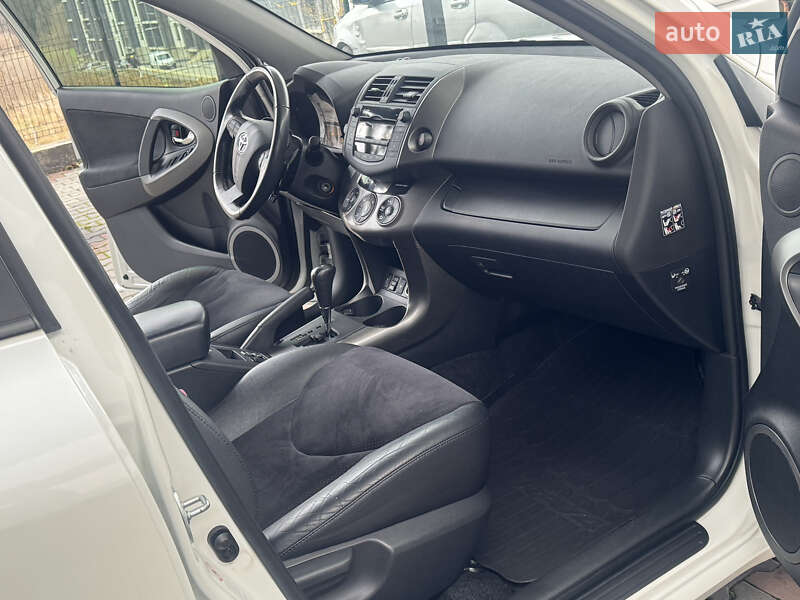Внедорожник / Кроссовер Toyota RAV4 2011 в Виннице